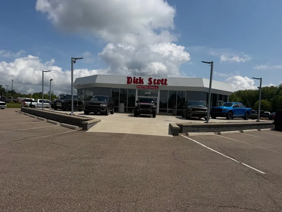 Commercial concrete entrance and display apron at an auto dealership